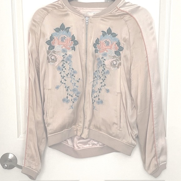 BLANK NYC EMBROIDERED PINK BOMBER JACKET. SIZE SMALL 🌸 - Picture 3 of 8